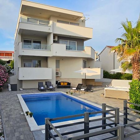 Apartments Pool Villa Aldura 诺瓦利娅 外观 照片