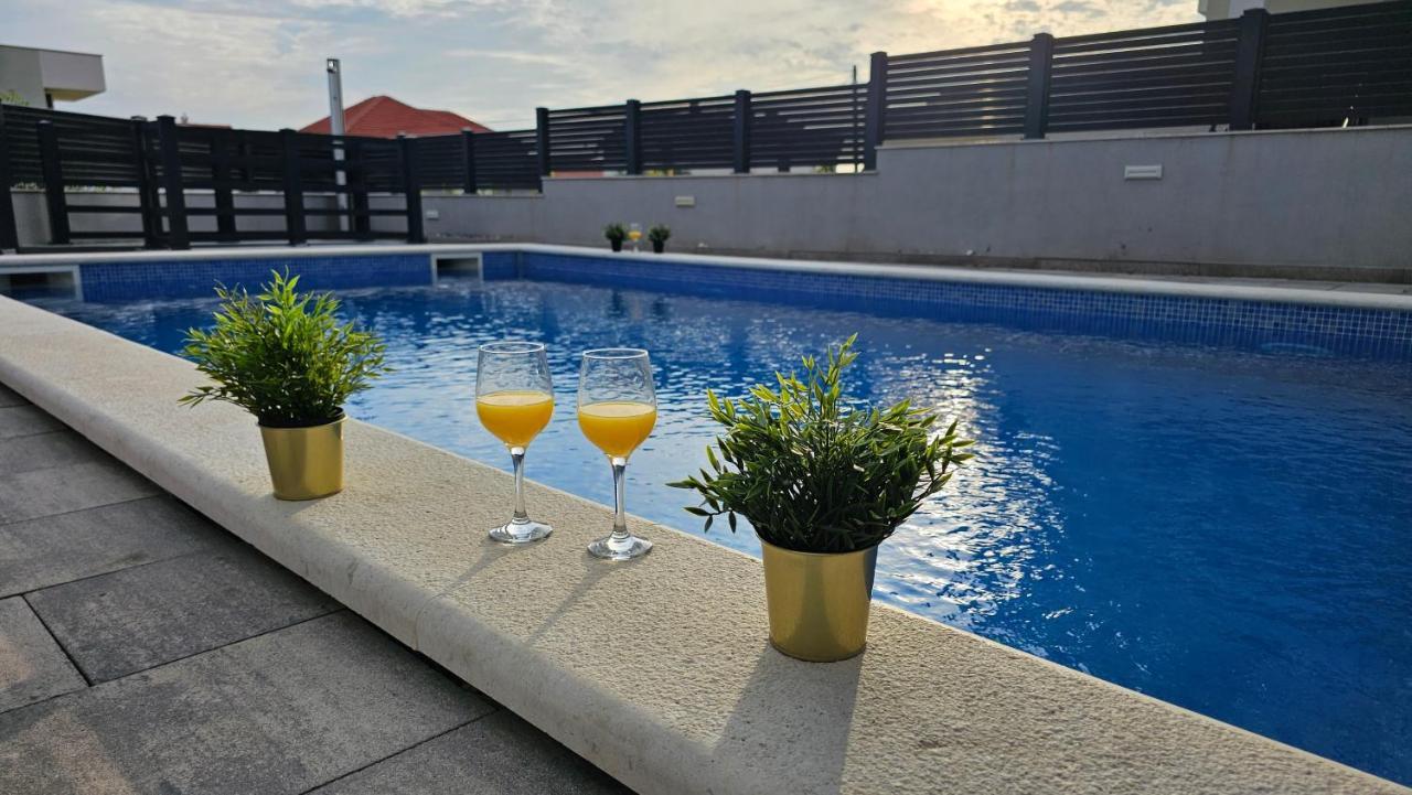 Apartments Pool Villa Aldura 诺瓦利娅 外观 照片