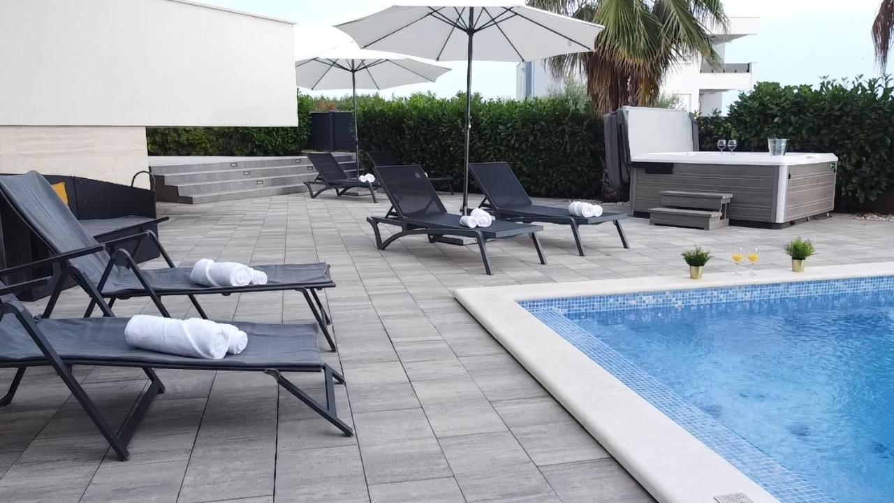 Apartments Pool Villa Aldura 诺瓦利娅 外观 照片