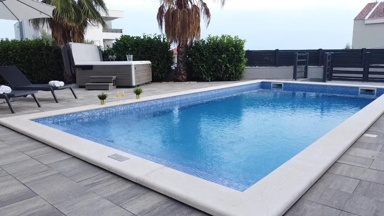 Apartments Pool Villa Aldura 诺瓦利娅 外观 照片