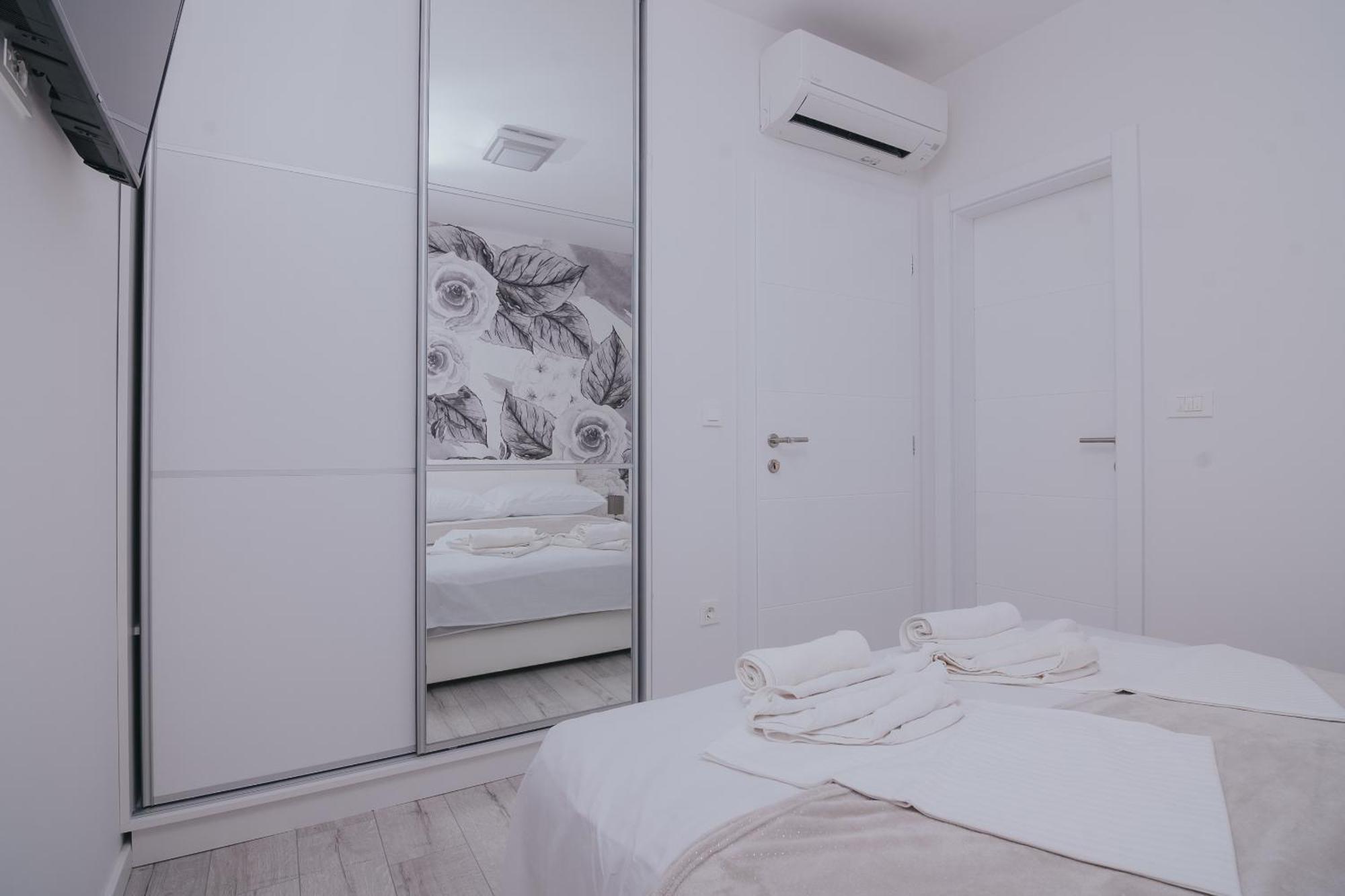 Apartments Pool Villa Aldura 诺瓦利娅 外观 照片