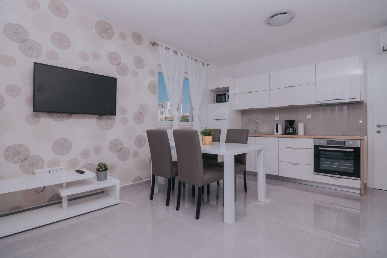 Apartments Pool Villa Aldura 诺瓦利娅 外观 照片